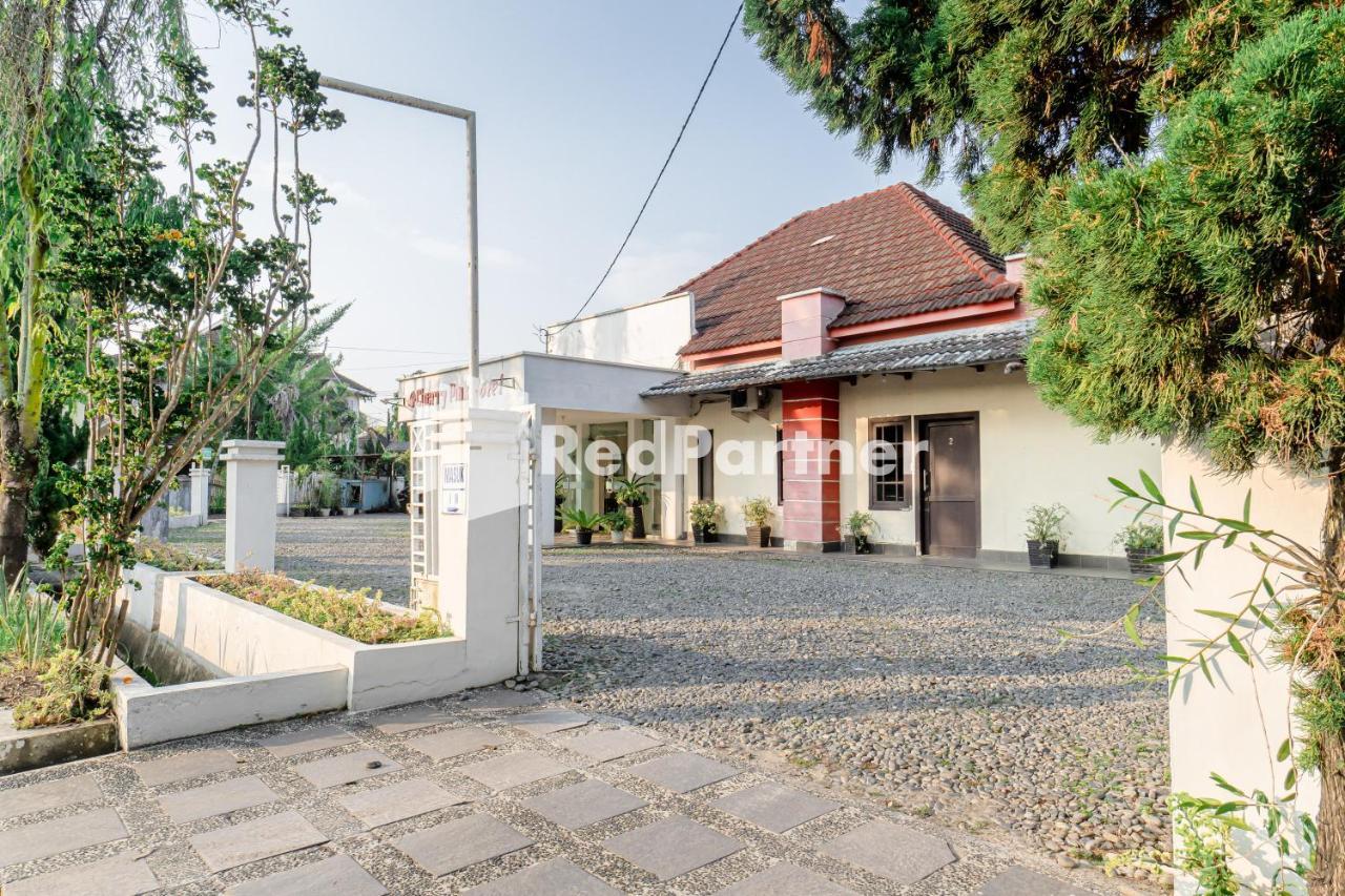 Cherry Pink Hotel Medan Mitra Reddoorz المظهر الخارجي الصورة